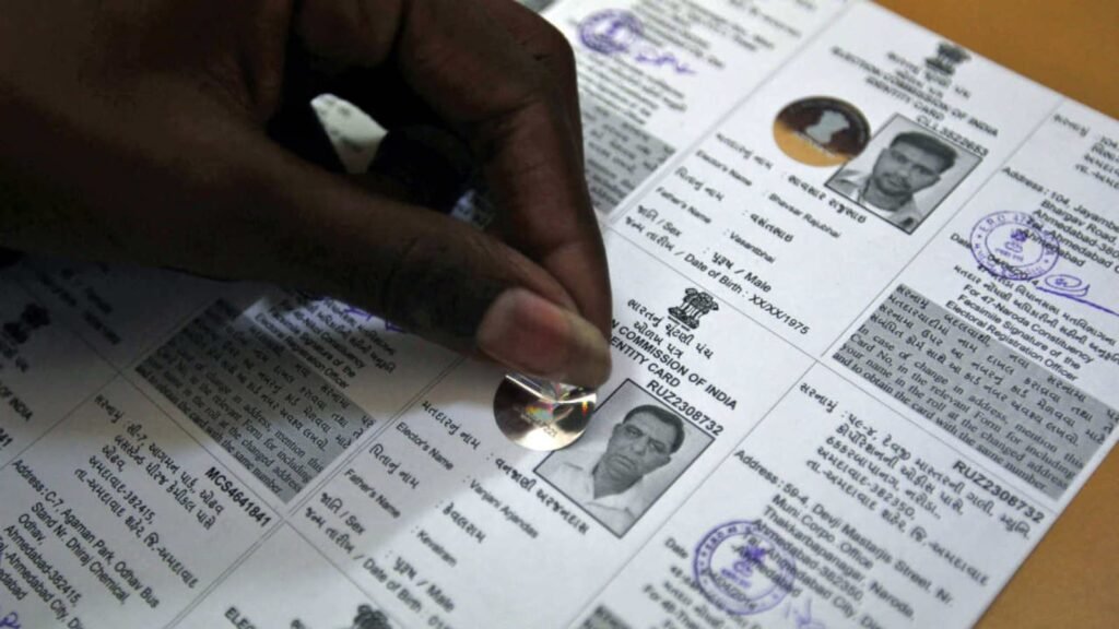 Online Voter ID Card: वोटर आईडी कार्ड के लिए घर बैठे ऐसे करें अप्लाई