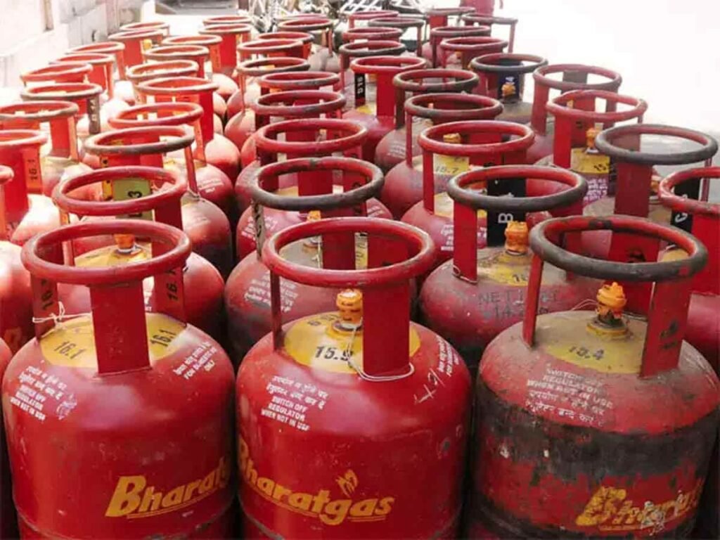 LPG Subsidy: मोदी सरकार ने सस्ता किया सिलेंडर, बढ़ गई देश में रसोई गैस की खपत
