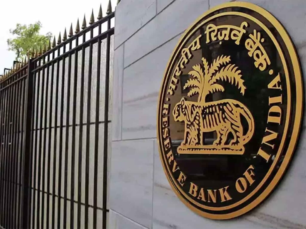 RBI Announcement: EMI पर RBI ने लिया बड़ा फैसला, अब बैंक नहीं कर सकेंगे परेशान